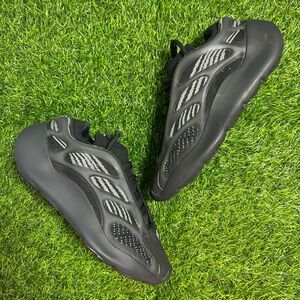 Size 7M - Adidas Yeezy 700 V3 ‘Alvah’